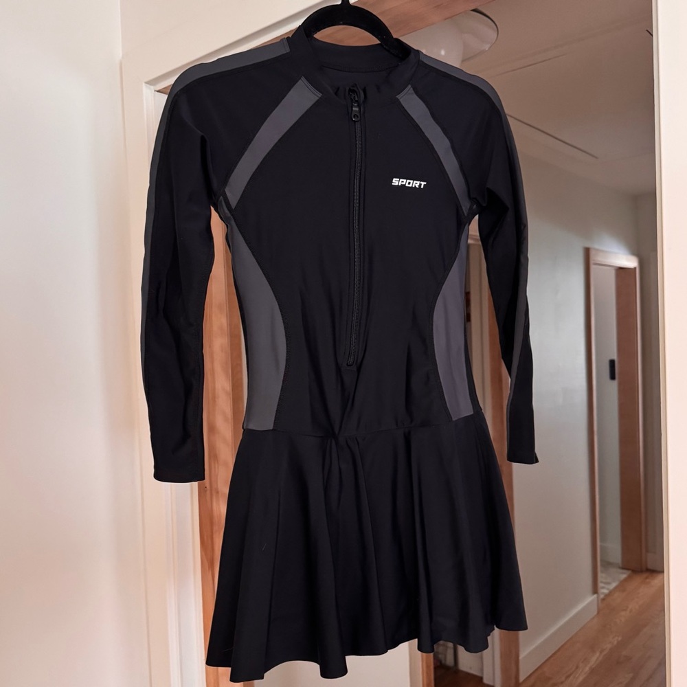 Sport Swim Dress Black & Gray Long-Sleeve One-Piece (Fits like a Small)